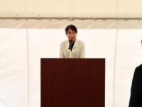 挨拶する三井貴子 園長