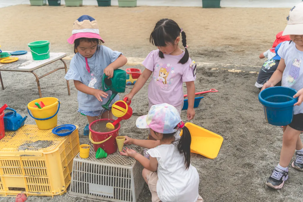 登園・自由活動（コーナーごとによる活動）