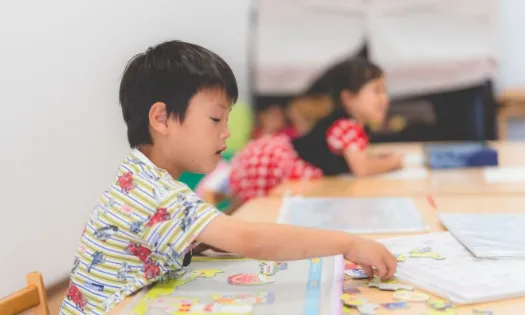 子どもの人格の尊厳と子どもの人種を尊重する保育